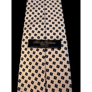 Vintage Brooks Brothers Pink And black 100% SilkTie Made In USA Classic 2.5 X 57